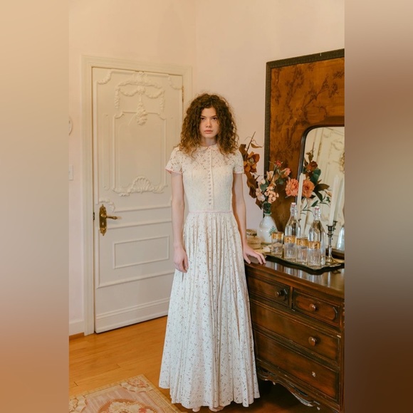 True vintage 1940s creamy white eyelet lace gown dress from Devore Vintage - Picture 2 of 16